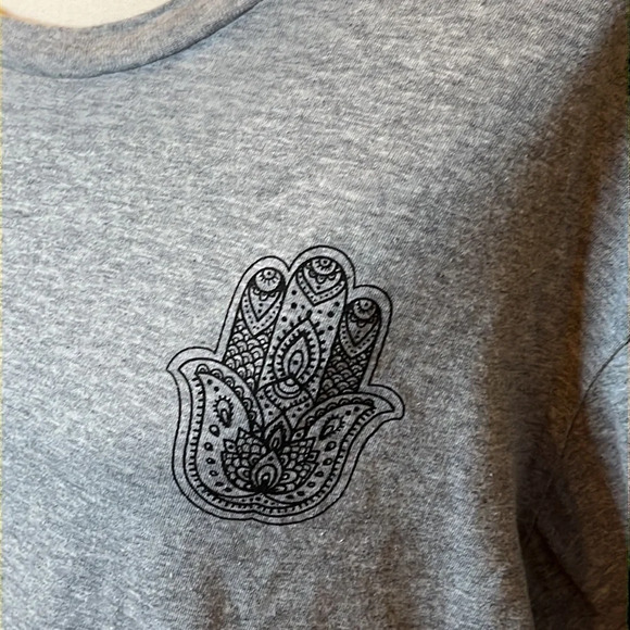 Miken cropped ‘do more of what makes you happy’ raw hem top - Picture 9 of 10